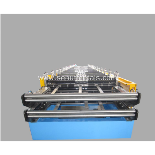 Double-layer roof panel roll forming machine